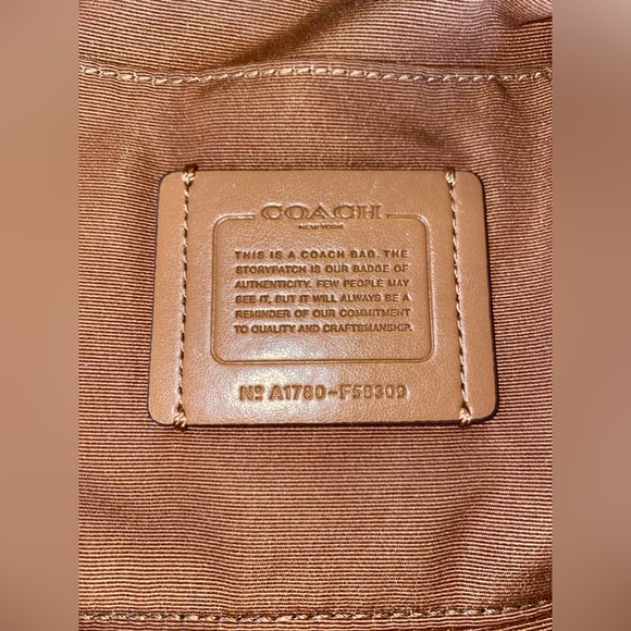 GORGEOUS🌟COACH SIGNATURE COATED CANVAS CROSSBODY 🌟GUC - CLEAN! - Picture 4 of 15